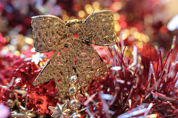 Año Nuevo brillantes cuentas parpadeantes, Navidad vibrante decoración detalles macro foto bokeh luces
 - Foto, imagen