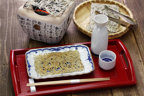 Το Tatami iwashi είναι ένα γιαπωνέζικο φαγητό φτιαγμένο από μικρές σαρδέλες. - Φωτογραφία, εικόνα