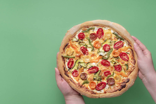 Pizza primavera on a green background. Italian vegetarian pizza - Фото, изображение
