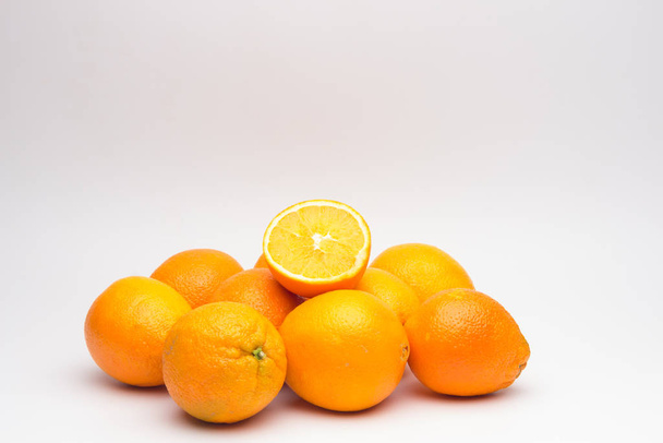 Naranja fruta rica en vitaminas
 - Foto, imagen
