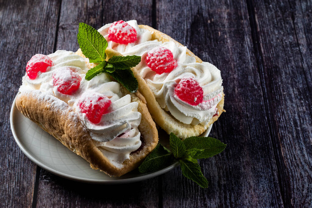 Airy raspberry cake in a plate on a wooden background - Foto, imagen