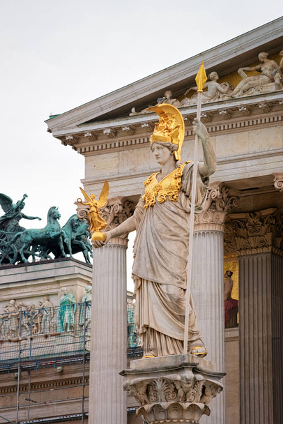 Pallas Athena al Palazzo del Parlamento austriaco a Vienna in Austria
 - Foto, immagini