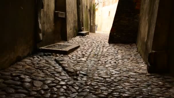 Opuštěné ulice starobylého města. - Záběry, video