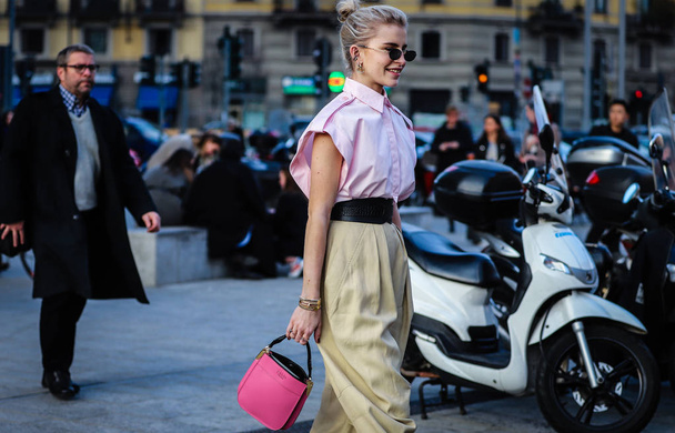 Milano Moda Haftası Sokak Stili 20 Şubat 2019 - Fotoğraf, Görsel