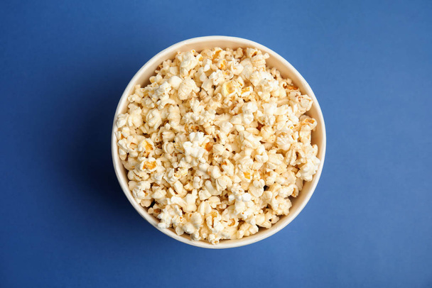 Tasty pop corn on blue background, top view - Photo, Image