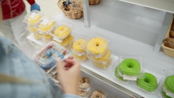 Woman Buying Donuts In The Pastry Section - Materiał filmowy, wideo