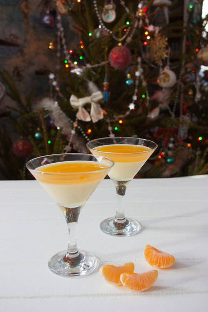 Christmas italian dessert tangerine panna cotta martini glass. - Фото, зображення