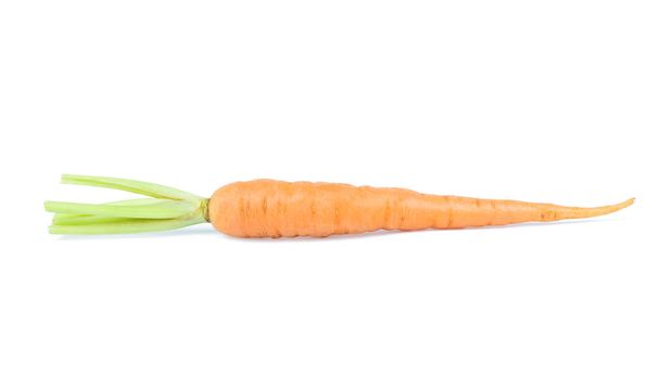 Zanahoria bebé fresca aislada sobre fondo blanco con palmadita de recorte
 - Foto, Imagen