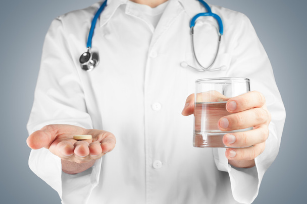 Doctor gives a pill - Fotó, kép