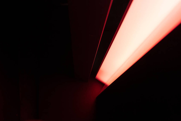 light surface reflections in a dark room - Fotografie, Obrázek