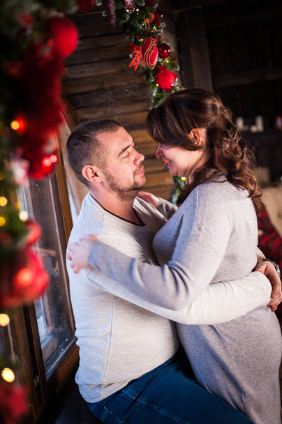 Portrait of a young couple in the living room at Christma - Foto, imagen