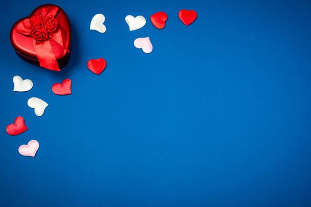Red heart with a gift for Valentines Day - 写真・画像