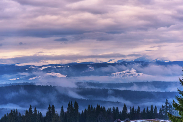 mountain landscape with fog and clouds - Foto, Bild