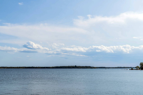 Dramático cielo nublado sobre Canadá
 - Foto, Imagen