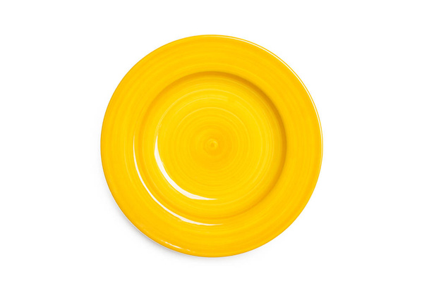 Sárga kerámia kerek lemez fehér alapon - Fotó, kép