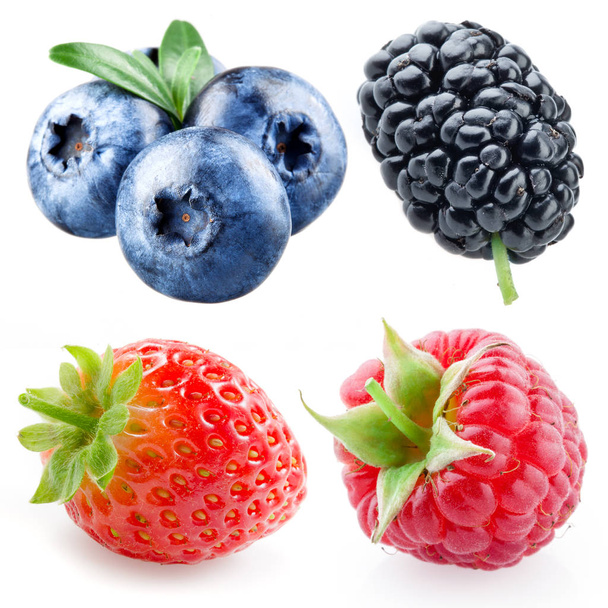 Erdbeere, Himbeere, Blaubeere, Maulbeere isoliert auf weiß - Foto, Bild