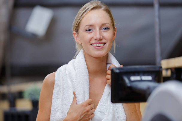 portrait of woman taking pause between exercising in gym - Φωτογραφία, εικόνα