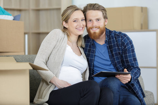 expecting couple relaxing during relocation - Photo, image