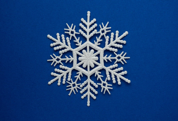 selective focus, white decorative snowflake - Fotografie, Obrázek