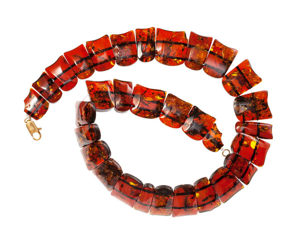 collana arrotolata da ambra sfaccettata isolato
 - Foto, immagini