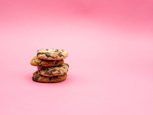 pile of chocolate cookies isolated on pink - Фото, изображение