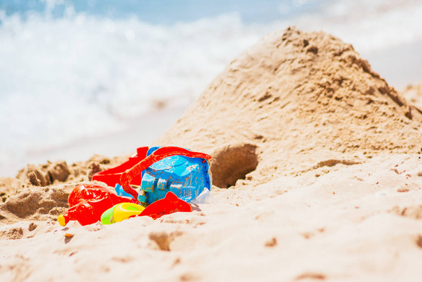 a car toy on the beach - Fotografie, Obrázek