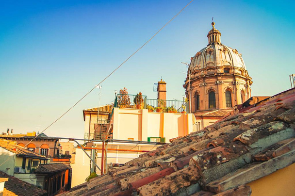 Widok na dach w Rzymie. - Zdjęcie, obraz