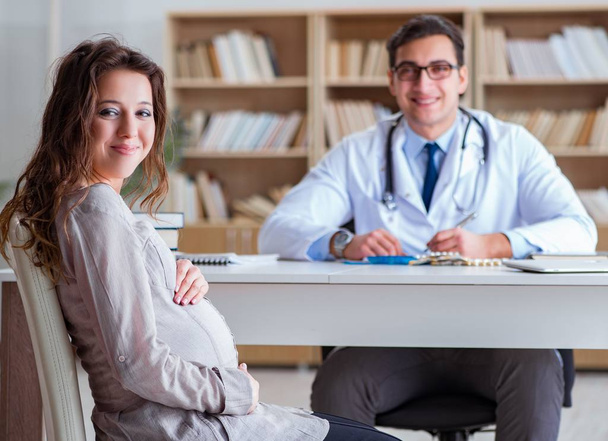 Pregnant woman visiting doctor for consultation - Foto, imagen