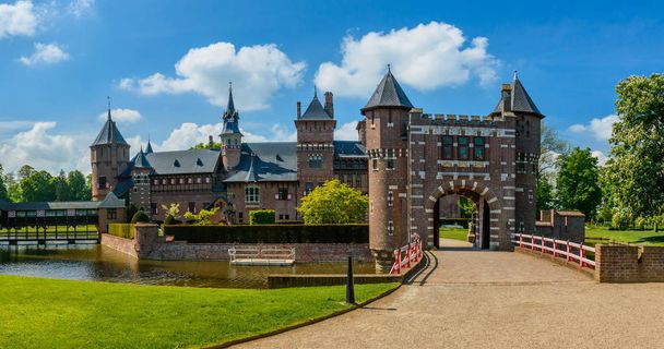 Velký, dobře zachovalý zámek De Haar v Utrechtu, novogotická budova. - Fotografie, Obrázek