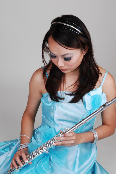 Menina chinesa no vestido com flauta
. - Foto, Imagem