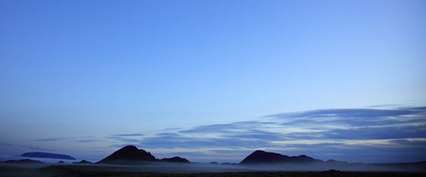 panoramatické siluetu zamlžená krajina - Fotografie, Obrázek