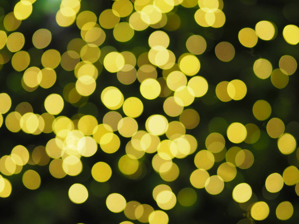 bokeh od fotografowania światła tenisa stołowego kolorowe oświetlenie, żółty kolor niewyraźne tło Boże Narodzenie - Zdjęcie, obraz