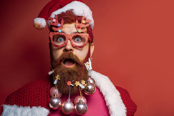 Christmas or New Year barber shop concept. Funny people christmas. Santa claus - bearded hipster. - Fotó, kép