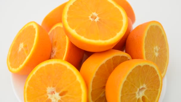 Nahaufnahme von geschnittenen Orangen - Filmmaterial, Video