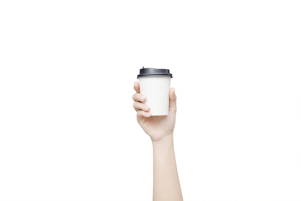 Kaffeetasse zum Mitnehmen. weibliche Hand mit einem Kaffee pa - Foto, Bild