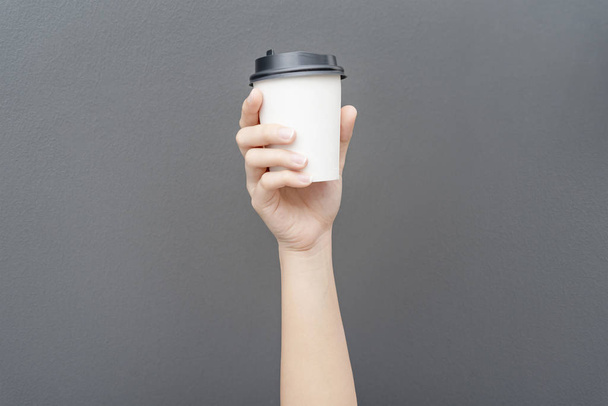 Take away coffee cup background. Female hand holding a coffee pa - Foto, imagen