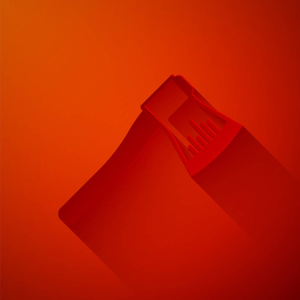 ペーパーカット赤色の背景に孤立した木製の斧アイコン。ルンベルジャック斧。紙のアートスタイル。ベクターイラスト - ベクター画像