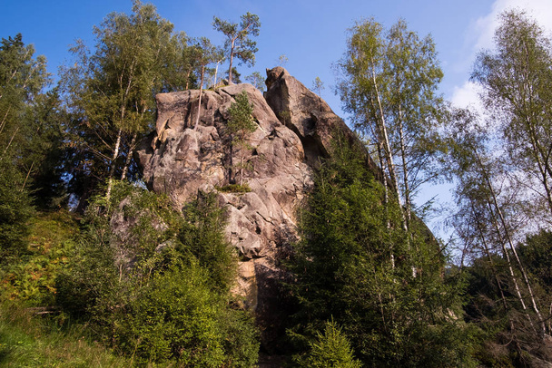 Aerial view stone rocks Ternoshorska Lada amidst beautiful scenic Carpathian mountains and forest. Symbol of motherhood and fertility, Kosiv Region, Ivano-Frankivsk Oblast, Ukraine - Фото, изображение