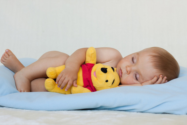 Boy, sleeping with teddy bear - Foto, imagen