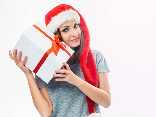 Young woman holding gift box - Foto, Imagem