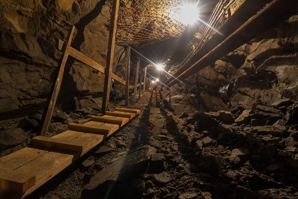 Podzemní tunel opuštěného dolu - Fotografie, Obrázek