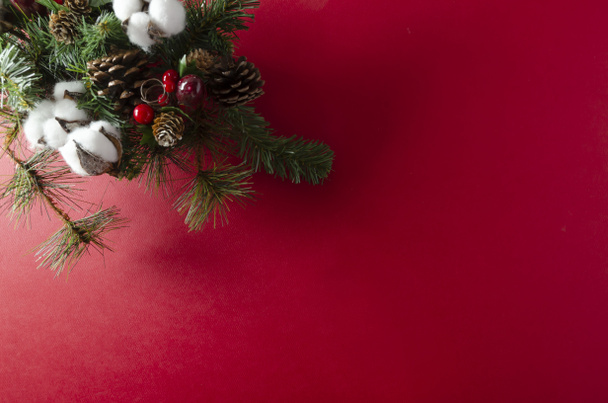 decorazioni natalizie rurali su rosso - Foto, immagini