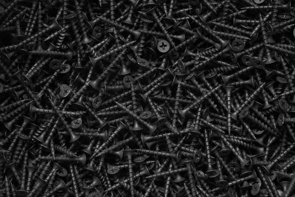 Schwarze Metallschrauben mit Senkkopf. - Foto, Bild