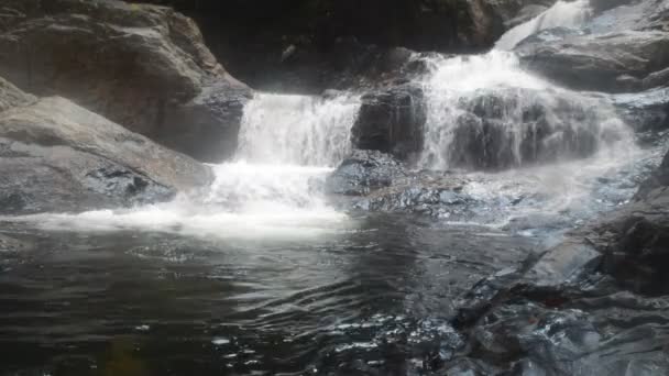wodospad z góry - Materiał filmowy, wideo