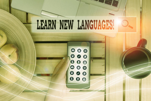 Χειρόγραφο κείμενο μάθετε νέες γλώσσες. Έννοια έννοια ανάπτυξη ικανότητα να επικοινωνούν σε ξένα Lang. - Φωτογραφία, εικόνα