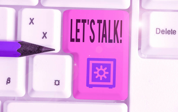 Parola di scrittura del testo Let S Talk. Business concept per stanno suggerendo di iniziare la conversazione su un argomento specifico
. - Foto, immagini