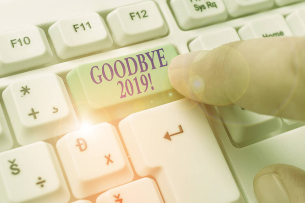 Búcsút intő szöveg 2019. Fogalmi fotó kifejezni jókívánságait búcsúzáskor vagy a múlt év végén. - Fotó, kép