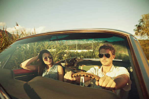 Couple taking a road trip - Foto, afbeelding