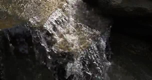 Cachoeira em Courseulles sur Mer, Normandia, França, Tempo Real 4K
 - Filmagem, Vídeo