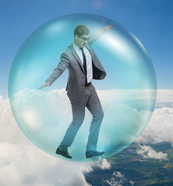 Homme d'affaires volant à l'intérieur de la bulle - Photo, image